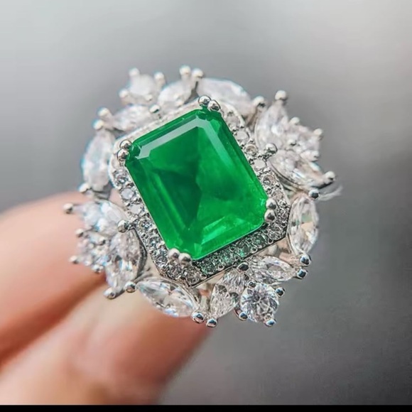 Gorgeous adjustable emerald square cut 4.2CT crystal silver plated ring SKU#060 - Picture 1 of 12